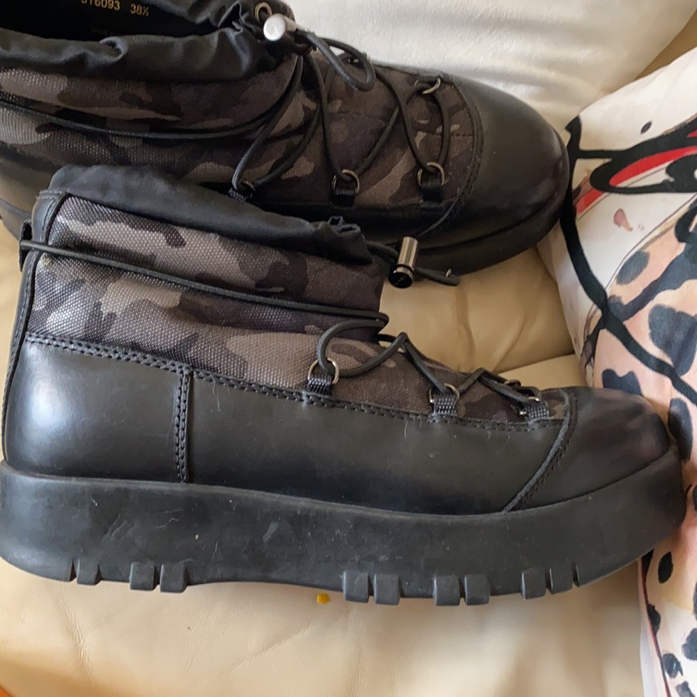 Authentic PRADA sz 38.5 - Picture 2 of 6